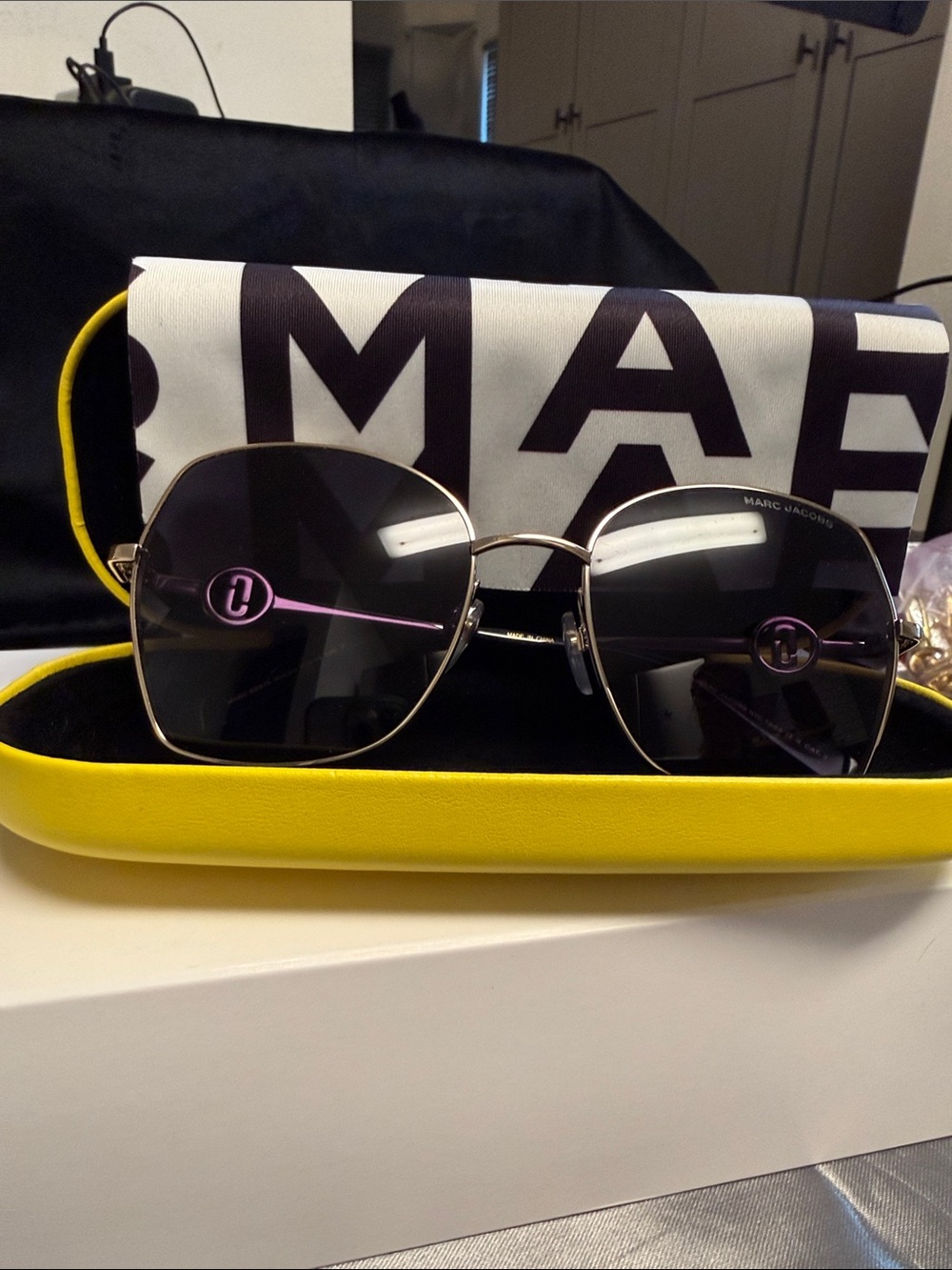 New Marc Jacobs Square aviator Sunglasses w/Black Gradient lenses Gold Frames
